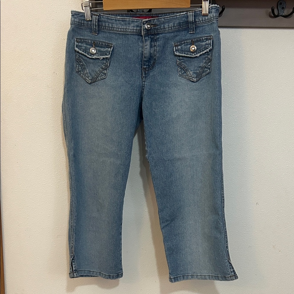 SO Light Blue Cropped Jeans size 7